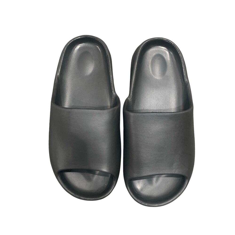 Thick Slides in Black, Size 11-12​